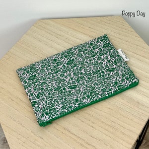 Pochette zipée matelassée Liberty. Trousse maquillage, ecole, bureau, pochette de sac, …Idée cadeau