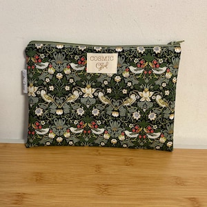 Pochette,  molletonnée, doublée Liberty  « strawberry thief  », Pochette de sac, trousse maquillage accessoires…