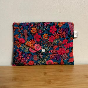 Pochette enveloppe en coton Liberty  «Ciara glitter doré », molletonnée, doublée. Trousse maquillage, école, rangement, pochette de sac