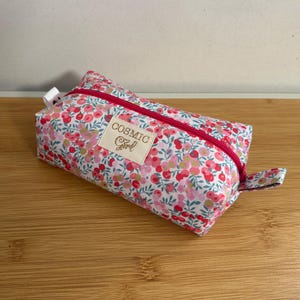 Trousse molletonnée en Liberty «Wiltshire Fraise », doublée. Trousse pour l’école, le bureau, rangement maquillage …