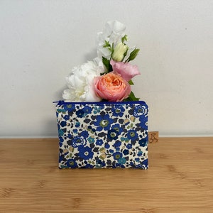 Pochette trousse plate en coton Liberty Betsy Saphir, doublure vert Matcha, molletonnée, pochette de sac…