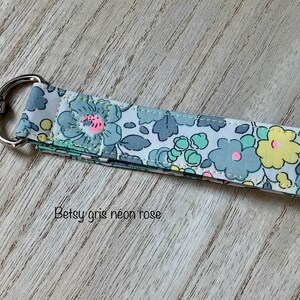 Liberty key ring for women B. Gris néon rose