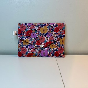 Pochette en coton Liberty  « Meadow Song », molletonnée, doublée. Trousse maquillage, pochette de sac