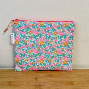 Pochette,  molletonnée, doublée Liberty rare  « Betsy Berry néon Delight », Pochette de sac, trousse maquillage accessoires…