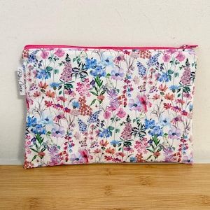 Pochette,  molletonnée, doublée Liberty , Pochette de sac, trousse maquillage accessoires…