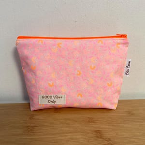 Borsa da toilette, trousse per il trucco... in cotone “Petit Pan”, imbottita, foderata. Idea regalo