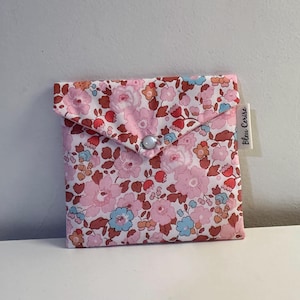 Pochette enveloppe en coton Liberty « Betsy écureuil », molletonnée, doublée. Trousse maquillage, rangement, pochette de sac