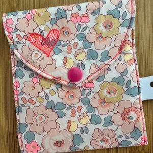 Rare and exclusive Liberty Betsy Barbapapa glitter gold quilted checkbook holder with padded check pocket