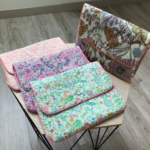 Pochette Liberty grand format, molletonnée, passepoil, coloris au choix