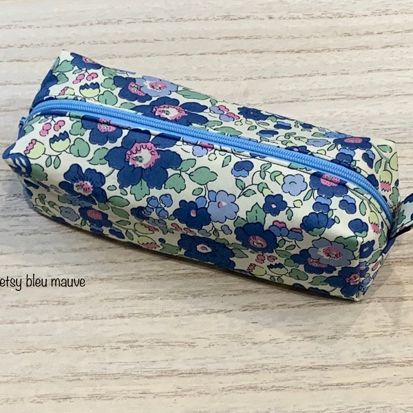 Trousse molletonnée en Liberty, pour femme ou fille petit format, trousse d’école, maquillage, ...