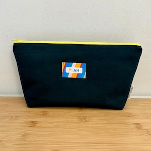 Trousse de toilette , maquillage …  molletonnée, doublée Liberty. Idée cadeau