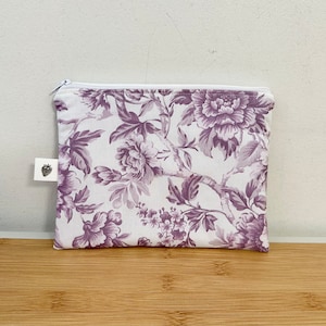 Pochette,  molletonnée, doublée Liberty « Regency Trail Vignoble », zippée. Idée cadeau. Pochette de sac, trousse maquillage accessoires…