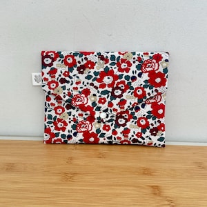 Pochette enveloppe en coton Liberty  « betsy Christmas », molletonnée, doublée. Trousse maquillage, rangement, pochette de sac
