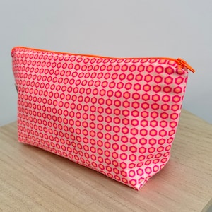 Trousse de toilette , maquillage … en coton Petit Pan « Mikko rose», molletonnée, doublée. Idée cadeau