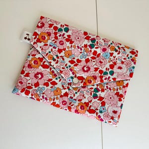 Pochette en coton Liberty , molletonnée, doublée. Trousse maquillage, pochette de sac