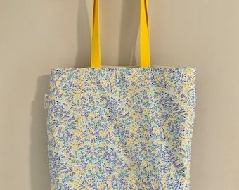 Liberty Wiltshire tote bag, shopping bag, shopping bag, sports bag, etc. Lined with cotton canvas, cotton handles. Gift idea