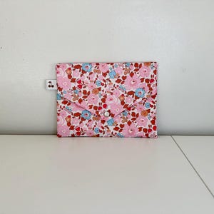Pochette en coton Liberty , molletonnée, doublée. Trousse maquillage, pochette de sac