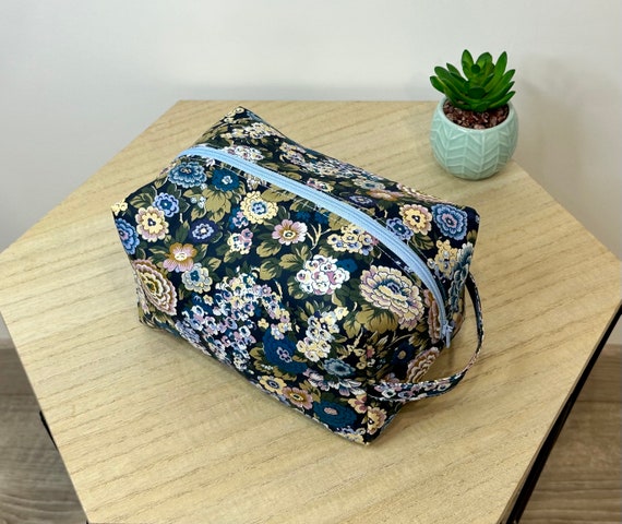 Square toiletry bag shop