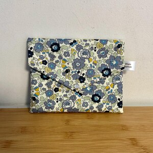 Pochette en coton Liberty , molletonnée, doublée. Trousse maquillage, pochette de sac