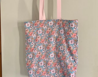 Tote bag, cabas en Liberty, doublé, anses coton épais. Sac de courses, de sport , shopping, … idée cadeau