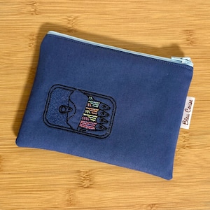 Pochette plate brodée « sardines », molletonnée, doublée coton Liberty Trousse à crayons , à maquillage, pochette de sac