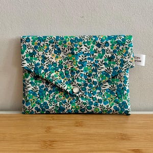 Pochette en coton Liberty , molletonnée, doublée. Trousse maquillage, pochette de sac
