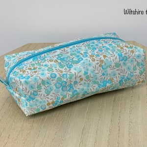 Astuccio imbottito e foderato, Liberty “Wiltshire”. Borsa per il trucco, contenitore per piccoli oggetti, kit per la scuola o l'ufficio