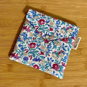 Pochette enveloppe en coton Liberty « Mamie », molletonnée, doublée. Trousse maquillage, rangement, pochette de sac