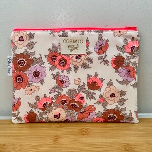 Pochette,  molletonnée, doublée Liberty néon « MADELEINE ROSE ANTIQUE », Pochette de sac, trousse maquillage accessoires…