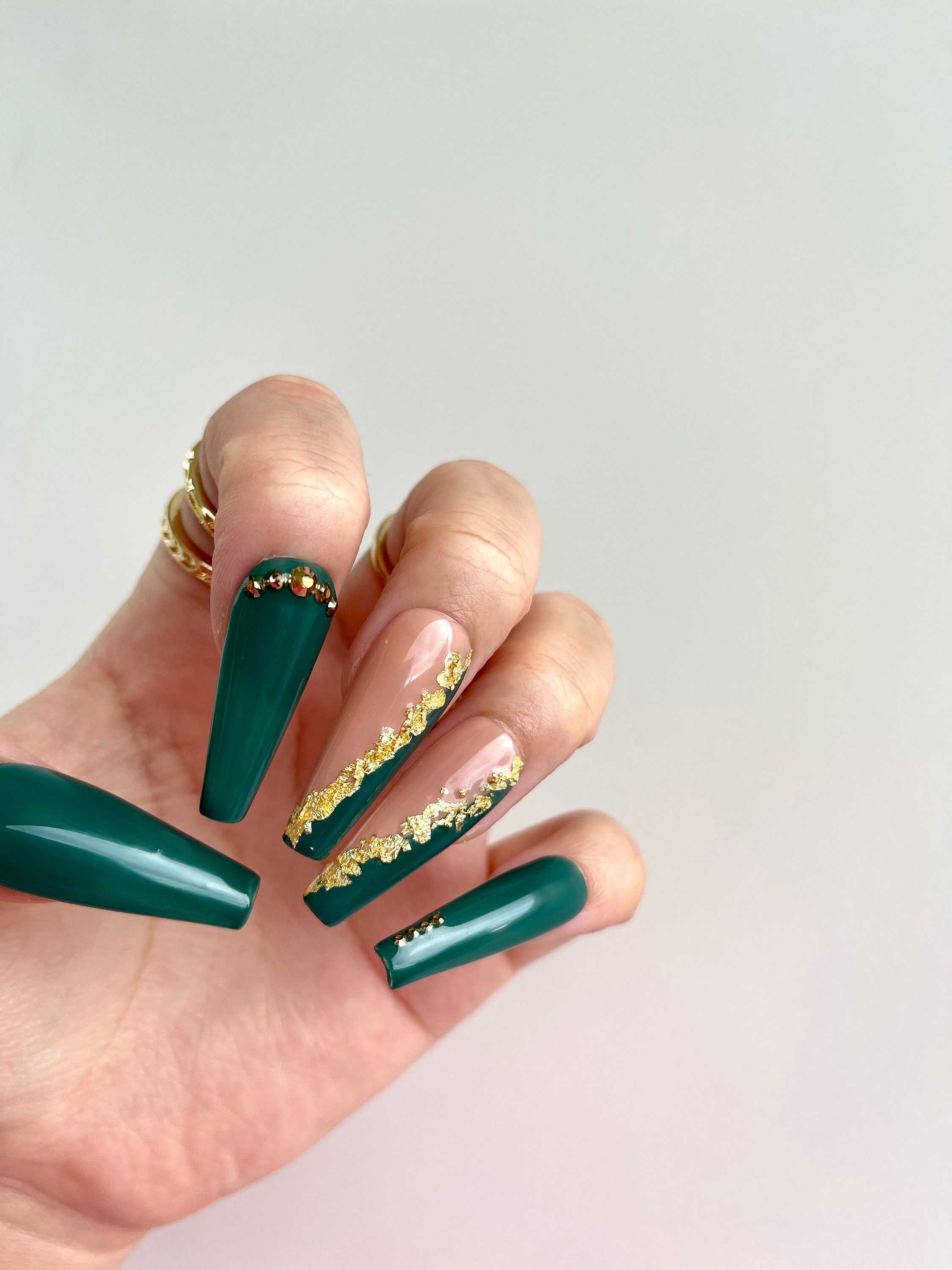 Featured image of post Easiest Way to Make Coffin Emerald Green And Black Nails