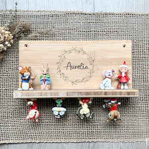 Shelf for tonie figures, wooden tonie figure shelf, wooden shelf for tonie figures, tonie figure shelf with names, wreath design