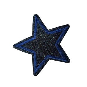 Könnte beinhalten: Ein marineblauer, glitzernder sternförmiger Aufnäher mit dunkelblauer, gestickter Kontur. Der Aufnäher hat ein fünfzackiges Design und ist vor einem weißen Hintergrund platziert. Dieser dekorative Aufnäher kann verwendet werden, um Kleidung, Taschen oder andere Accessoires zu verschönern.