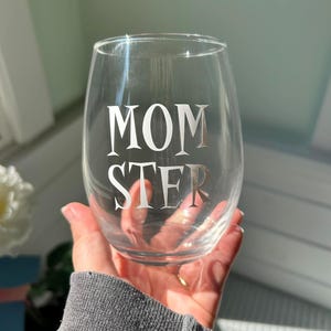 Verre à vin pour maman, Verre à vin d&#39;Halloween, Humour d&#39;Halloween, Verres pour fête d&#39;Halloween, Verre à vin amusant, Verre à vin de saison
