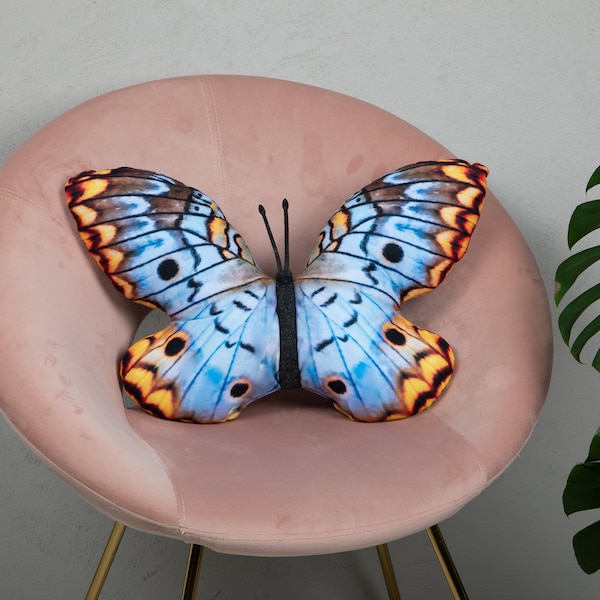 Schmetterling Kissen 50cm x 32cm / Anartia / 3D-Geformtes Kissen mit Schmetterling / Dekokissen mit Füllung / Falten Kissen / Geschenk