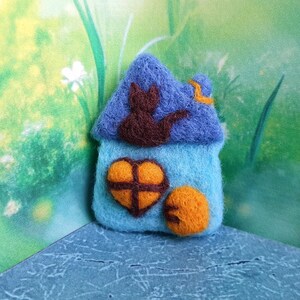 Felt Brooch Blue Home Lovely Cat, Wool Jewelry, Felt Accessory, Wool House Kitten Pin, Brooch Animal, Cat Lover Gift, Craft Brooch, Cat Pin