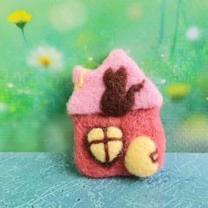 Felt Brooch Pink Home Lovely Cat, Wool Jewelry, Felt Accessory, Felt House Kitten Pin, Brooch Animal, Cat Lover Gift, Gift for Her, Wool Art