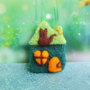 Felt Brooch Green Home Lovely Cat, Wool Jewelry, Felt Accessory, Wool Felted House Kitten Pin, Brooch Animal, Cat Lover Gift, Gift for Her