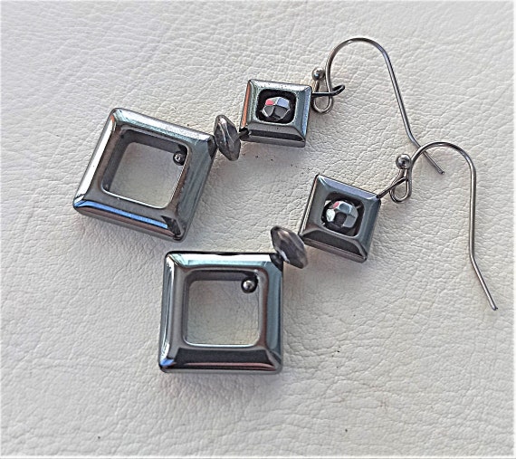 Boucles D'Oreilles Pendantes En Hématite - Pierre Noire, Fermoir Crochet, Alliage, Neuf Sans Emballage