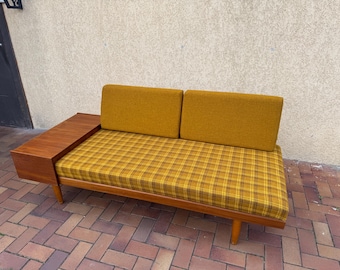 Skandynawska sofa retro w stylu retro z połowy lat 60. XX wieku