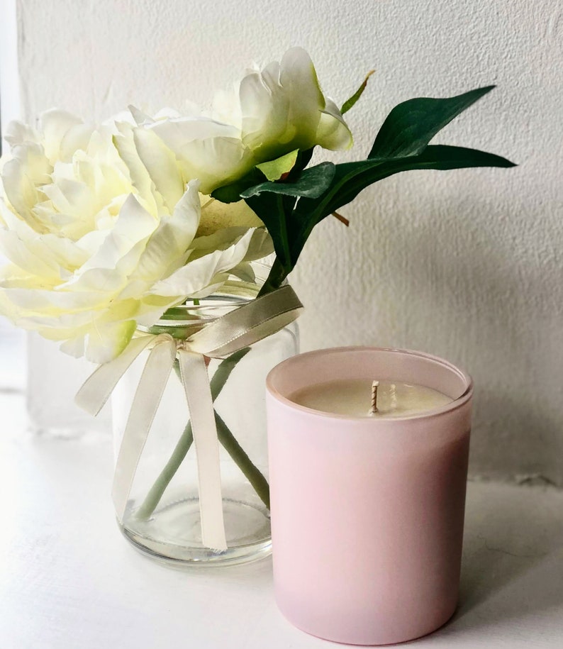 Dark Pomegranate scent Custom Soy Candle 40 hours burn time 30cl Glass Container