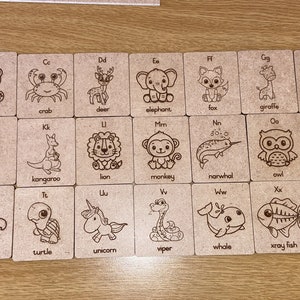 Tarjetas de animales del alfabeto para niños DXF - Fuente de mascota del maestro Plantilla de svg cortada con láser Patrón de plantilla de vector dxf de Glowforge Plan de cnc cortado con láser