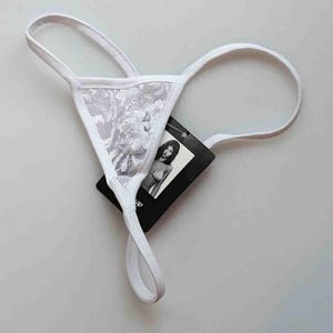 Conjunto de lencería con sujetador de copa abierta y tanga de encaje - Madura imagen 5