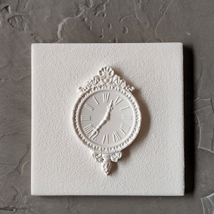 Tiles with volumetric clock decor 9.8x9.8cm (3.9in), vintage tiles, shabby chic tiles, textured tiles, antique tiles, Jesmonite decors