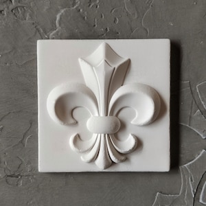 Quadratische 3D-Fliese Fleur De Lys 10 x 10 cm (3.94 in).