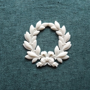 Wreath resin moulding, furniture applique, furniture onlay, wreath element, resin castings