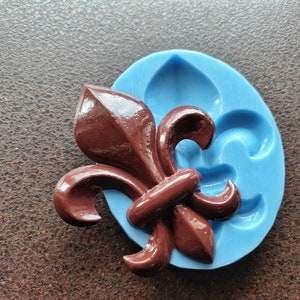 Fleur de Lis Silicone Mold: Resin Clay Applique