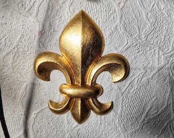 Fleur de Lis-Harz-Applikation: Upcycling mittelalterlicher Möbel, Wanddekoration