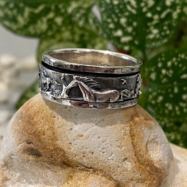 Horse Spinner Ring - Sterling Silver Galloping Horses Spinning Ring - Equine Jewellery - Meditation Ring - Fidget Ring -  Silver Horse Ring