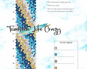 Op de afbeelding: Een kralenpatroon sjabloon voor een armband met de tekst "Tumblin' Like Crazy" en "Beach Pen Ombre Template". De sjabloon toont een patroon van witte, lichtblauwe, donkerblauwe, beige en gele kralen. De sjabloon bevat een kleurenlegende met cirkels die elke kleur voorstellen.