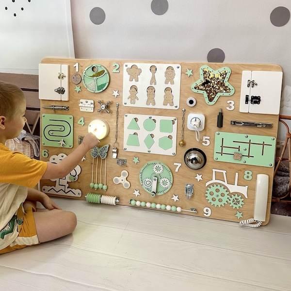 Kind bezig bord | Cadeau voor de 1e verjaardag van de peuter | Fidget-speeltje | Activiteitenbord | Montessorispeelgoed | Aangepaste drukke muur | Babynaam drukke puzzel